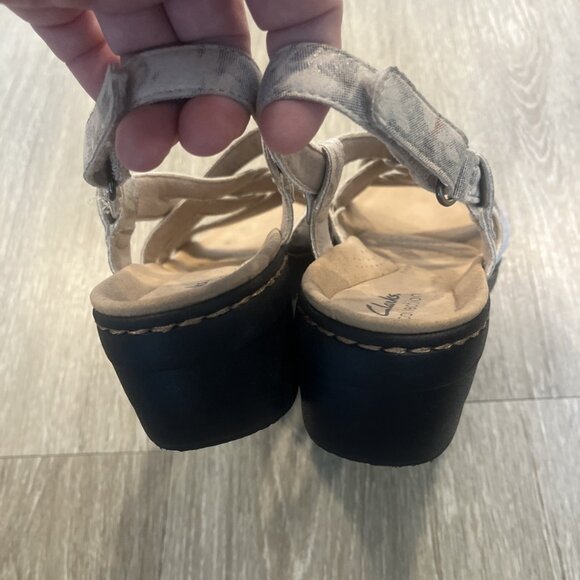 Clarks Collection 8.5 Strappy Sandals Merliah Beige Floral Comfort - Picture 4 of 5